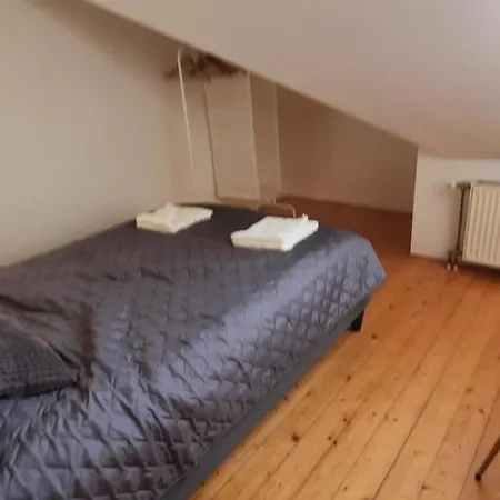 Hi-bp Garden Batsanyi 3 Rooms, Upstairs Near The Train With Free Parking Apartman