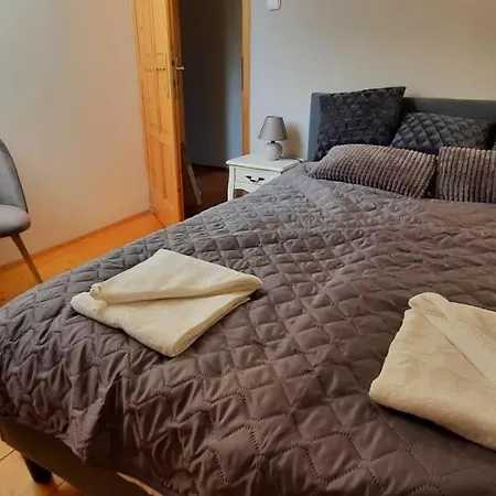 Hi-bp Garden City Batsanyi 3 Rooms, Upstairs Near The City Train With Free Parking Apartmán *