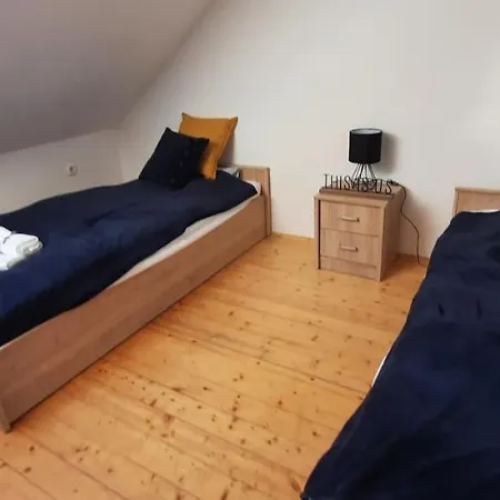 Hi-bp Garden Batsanyi 3 Rooms, Upstairs Near The Train With Free Parking * Budapest