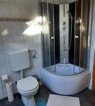 Hi-bp Garden Batsanyi 3 Rooms, Upstairs Near The Train With Free Parking * Budapest