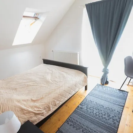Hi-bp Garden Batsanyi 3 Rooms, Upstairs Near The Train With Free Parking * Budapest