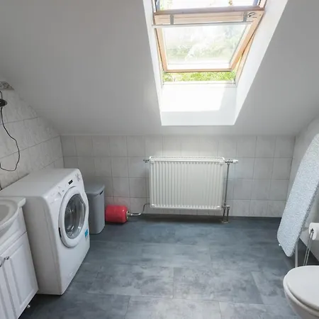 Apartman Hi-bp Garden Batsanyi 3 Rooms, Upstairs Near The Train With Free Parking *
