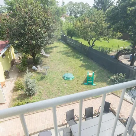 Hi-bp Garden Batsanyi 3 Rooms, Upstairs Near The Train With Free Parking Budapest