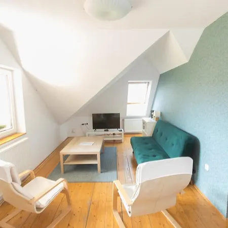 Hi-bp Garden Batsanyi 3 Rooms, Upstairs Near The Train With Free Parking Apartman Budapest
