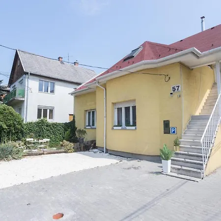 Apartman Hi-bp Garden Batsanyi 3 Rooms, Upstairs Near The Train With Free Parking Budapest
