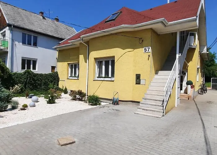 Hi-bp Garden Batsanyi 3 Rooms, Upstairs Near The Train With Free Parking