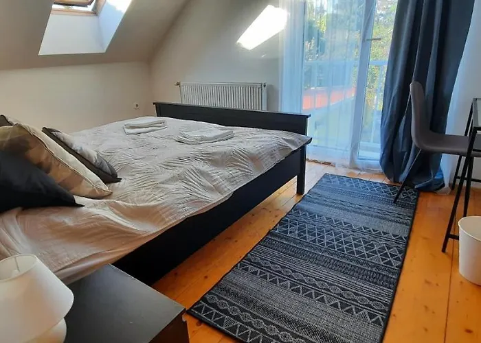 Hi-bp Garden Batsanyi 3 Rooms, Upstairs Near The Train With Free Parking