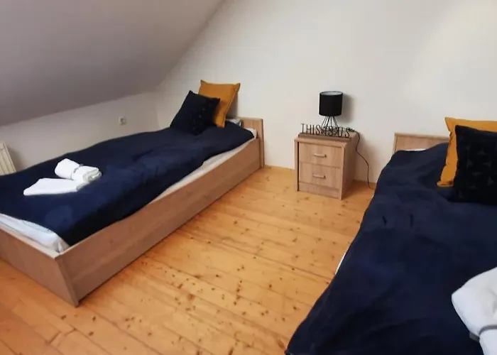 Hi-bp Garden Batsanyi 3 Rooms, Upstairs Near The Train With Free Parking * Budapest