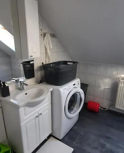 Hi-bp Garden Batsanyi 3 Rooms, Upstairs Near The Train With Free Parking