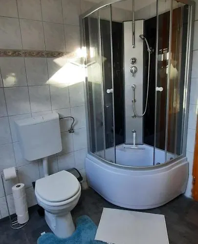 Hi-bp Garden Batsanyi 3 Rooms, Upstairs Near The Train With Free Parking * Budapest