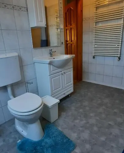 Apartment Hi-bp Garden Batsanyi 3 Rooms, Upstairs Near The Train With Free Parking