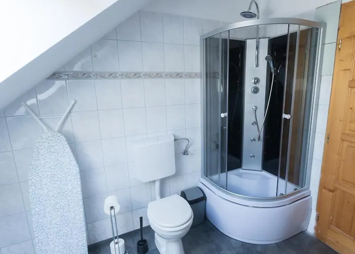 Hi-bp Garden Batsanyi 3 Rooms, Upstairs Near The Train With Free Parking Apartment