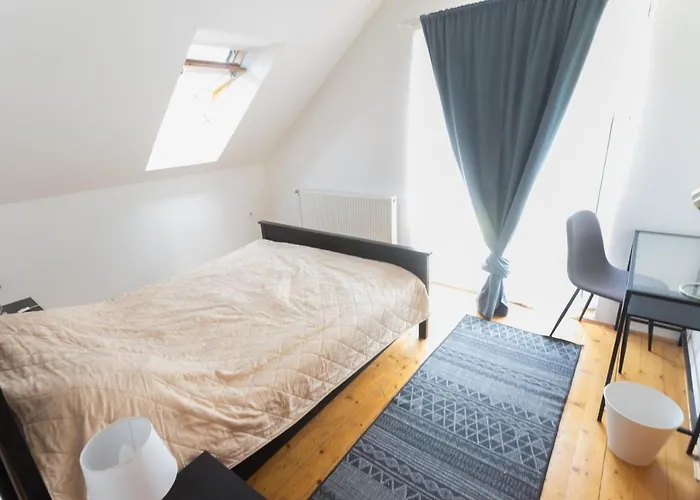 Hi-bp Garden Batsanyi 3 Rooms, Upstairs Near The Train With Free Parking * Budapest