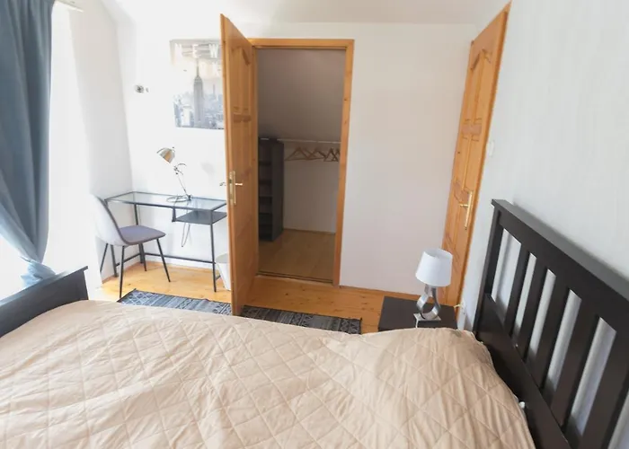 Apartment Hi-bp Garden Batsanyi 3 Rooms, Upstairs Near The Train With Free Parking *