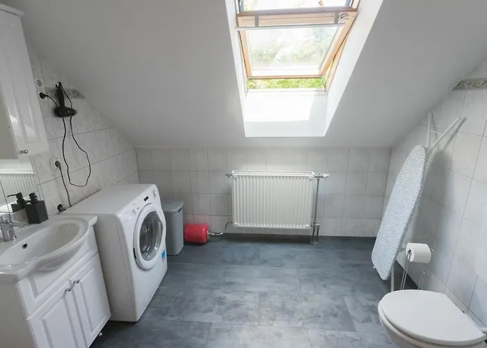 Apartment Hi-bp Garden Batsanyi 3 Rooms, Upstairs Near The Train With Free Parking *