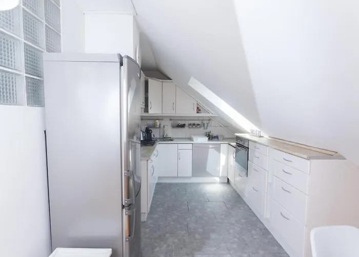 Apartment Hi-bp Garden Batsanyi 3 Rooms, Upstairs Near The Train With Free Parking