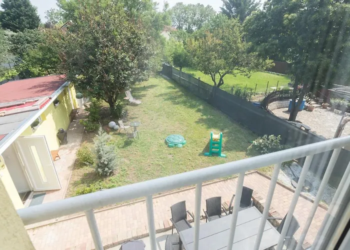 Hi-bp Garden Batsanyi 3 Rooms, Upstairs Near The Train With Free Parking Budapest