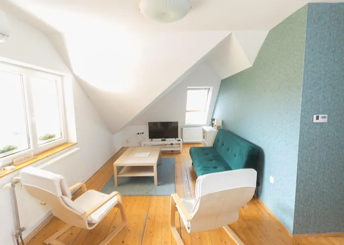 Hi-bp Garden Batsanyi 3 Rooms, Upstairs Near The Train With Free Parking Apartment Budapest