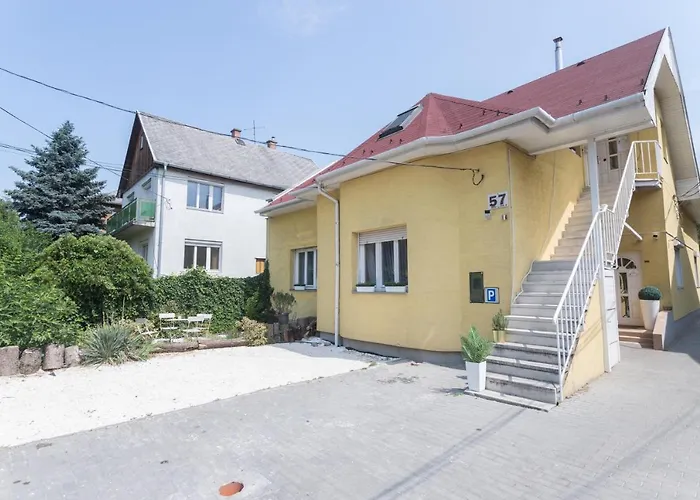 Apartment Hi-bp Garden Batsanyi 3 Rooms, Upstairs Near The Train With Free Parking Budapest