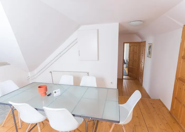 Hi-bp Garden Batsanyi 3 Rooms, Upstairs Near The Train With Free Parking Apartment Budapest
