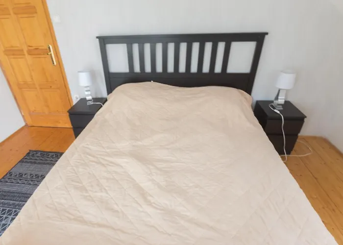 Apartment Hi-bp Garden Batsanyi 3 Rooms, Upstairs Near The Train With Free Parking *