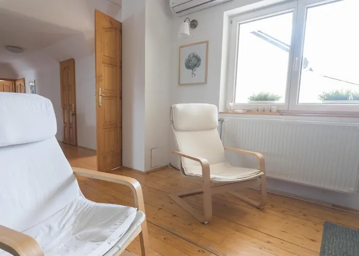 Apartment Hi-bp Garden Batsanyi 3 Rooms, Upstairs Near The Train With Free Parking *