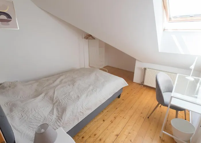 Hi-bp Garden Batsanyi 3 Rooms, Upstairs Near The Train With Free Parking Apartment