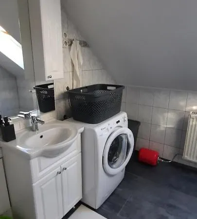 Hi-bp Garden City Batsanyi 3 Rooms, Upstairs Near The City Train With Free Parking