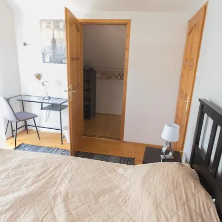 Apartament Hi-bp Garden City Batsanyi 3 Rooms, Upstairs Near The City Train With Free Parking *
