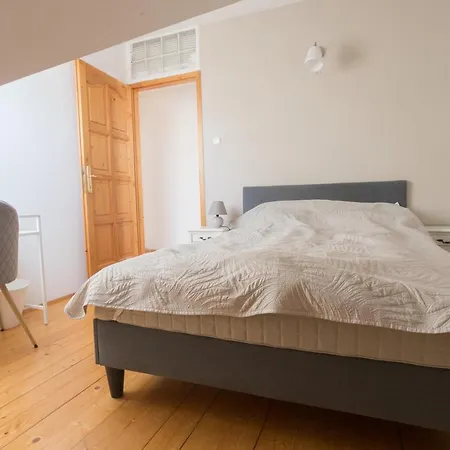Apartament Hi-bp Garden City Batsanyi 3 Rooms, Upstairs Near The City Train With Free Parking *