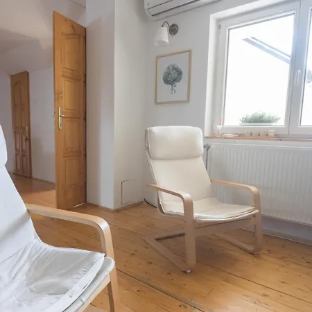 Apartament Hi-bp Garden City Batsanyi 3 Rooms, Upstairs Near The City Train With Free Parking *